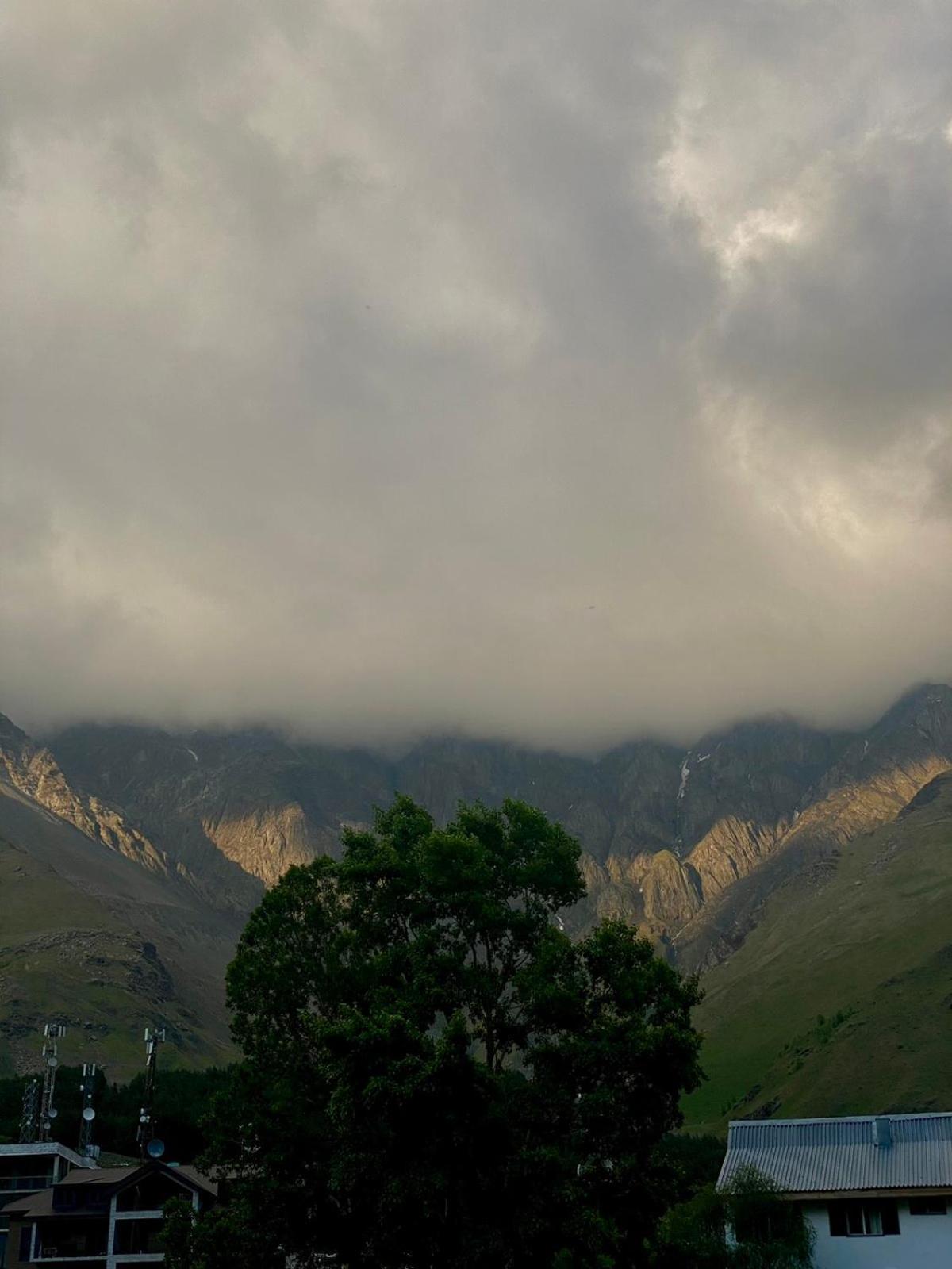 Mood Hotel Kazbegi Exterior foto