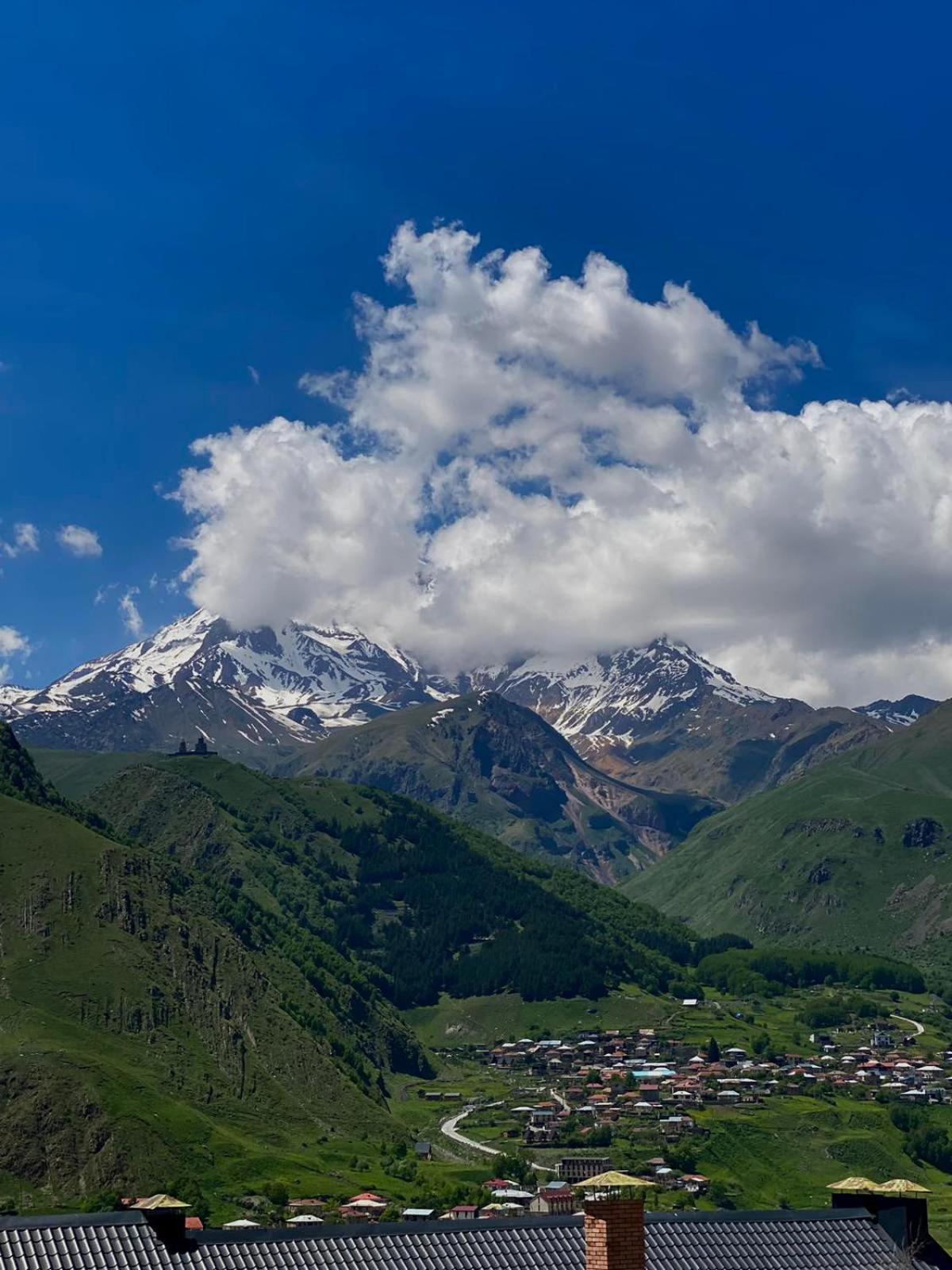 Mood Hotel Kazbegi Exterior foto