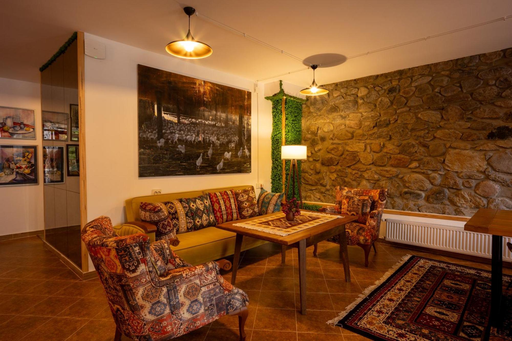 Mood Hotel Kazbegi Exterior foto