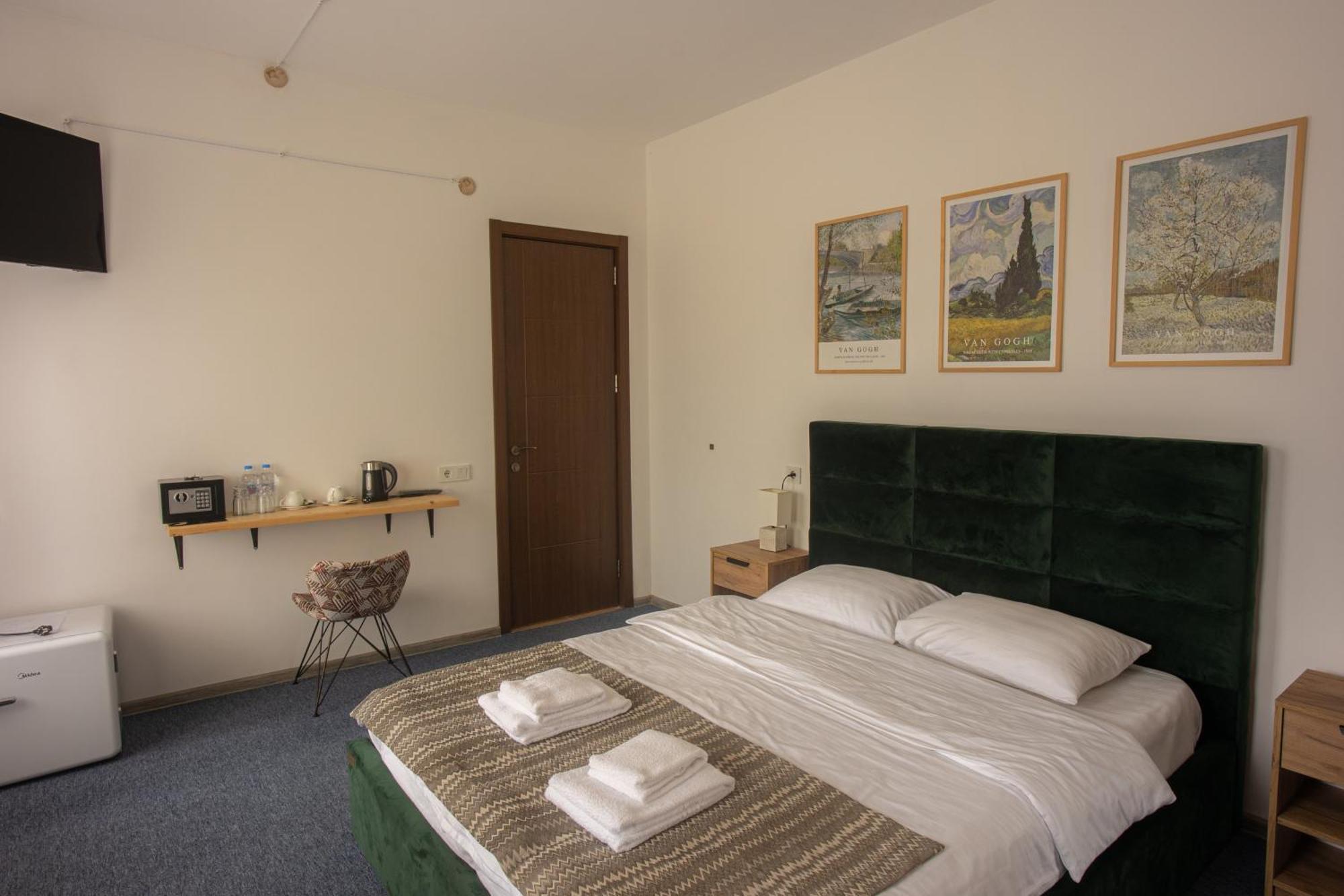 Mood Hotel Kazbegi Exterior foto