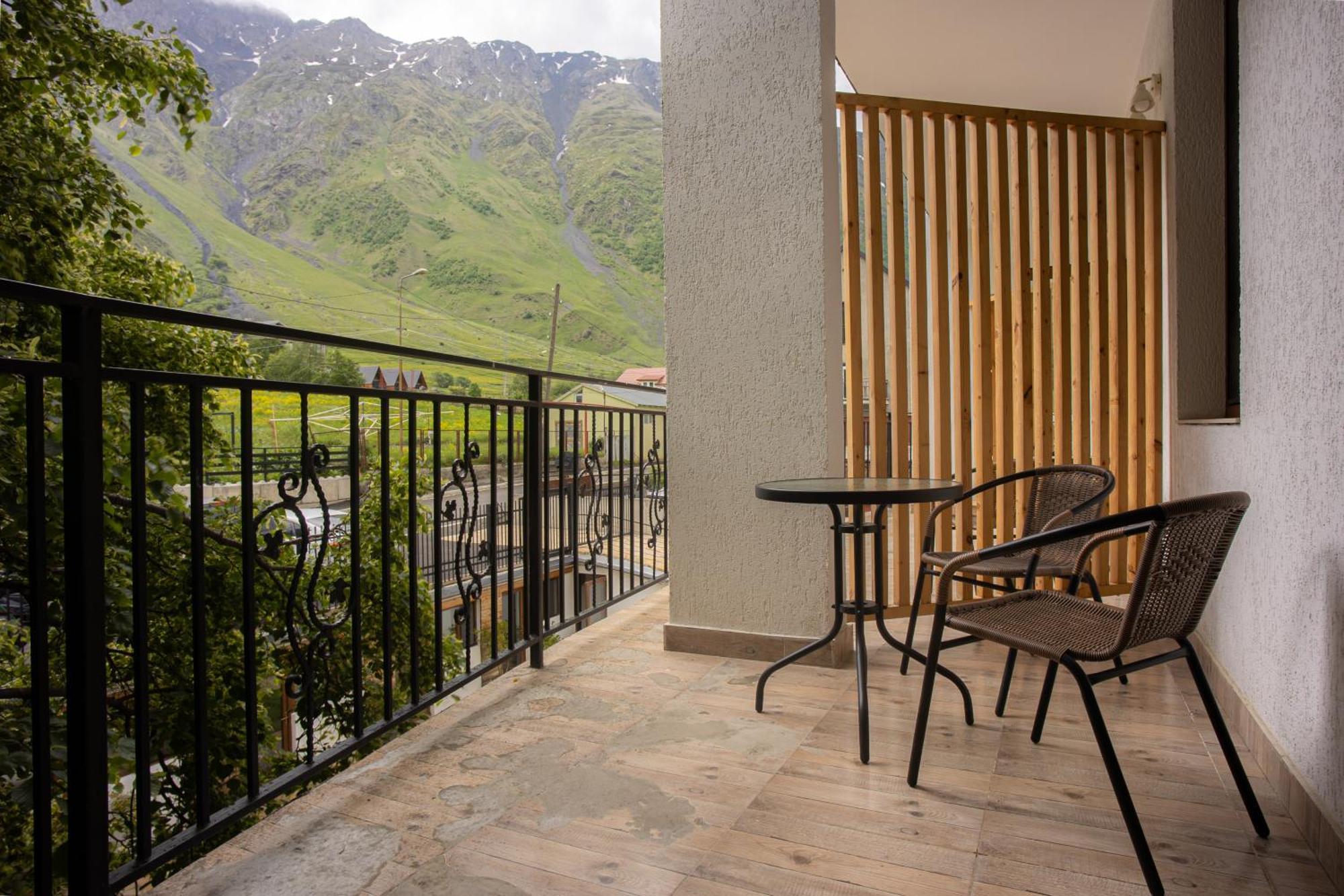 Mood Hotel Kazbegi Exterior foto